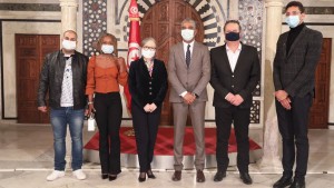 نجلاء بودون تستقبل أيوب الحفناوي و غفران بالخير