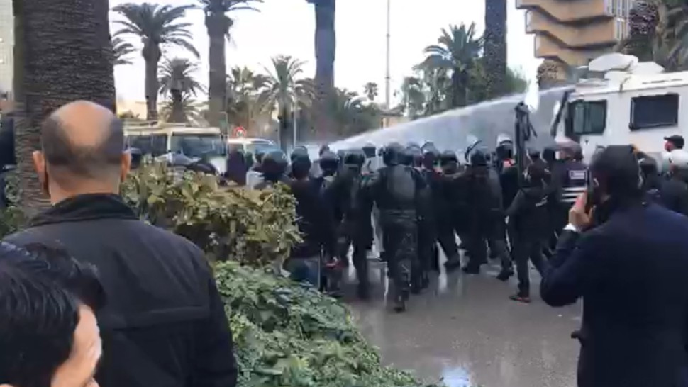 استعمال خراطيم المياه والقنابل الصوتية لتفريق متظاهري ''مواطنون ضد الإنقلاب''