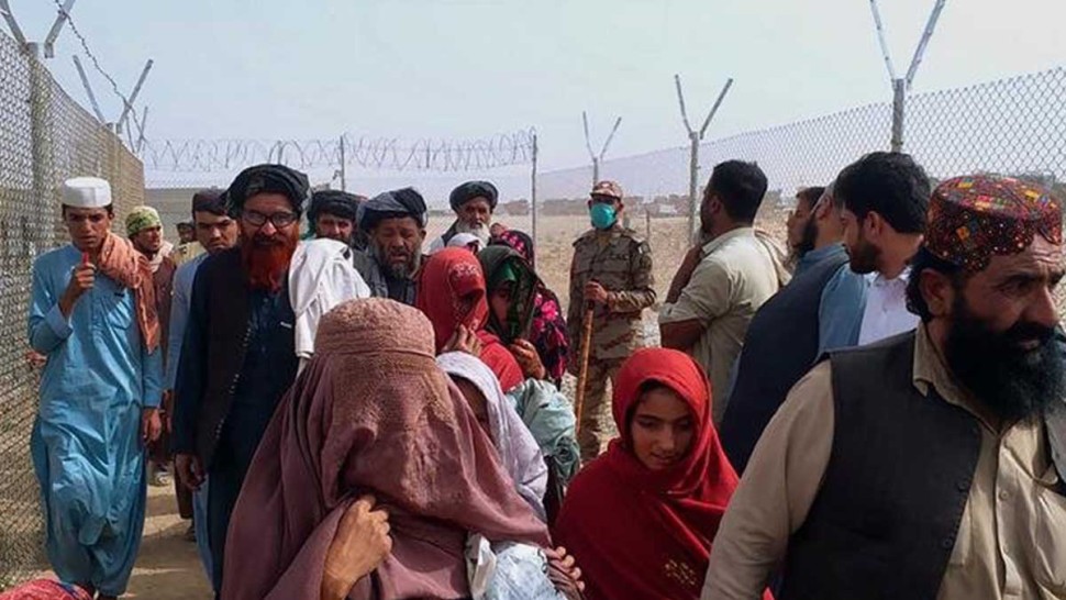 طفلة ذات 3 سنوات مقابل 500 دولار.. عائلات أفغانية تبيع بناتها بسبب الجوع