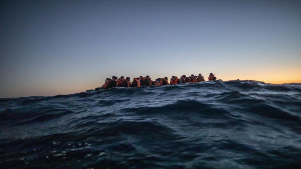 صفاقس : جيش البحر ينقذ 23 مهاجرا غير نظامي