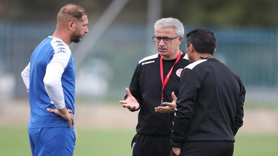 الاتحاد الافريقي لكرة القدم يسلط غرامة مالية على الكبير وبن مصطفى