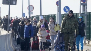 بولندا:دخول 100 ألف شخص إلى أراضيها منذ القصف الروسي