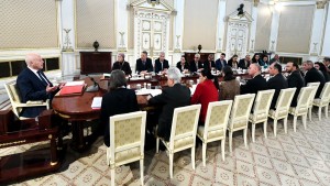 مجلس الوزراء يصادق على مرسومين و 7 أوامر رئاسية