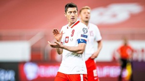 ليفاندوفسكي يقود بولندا إلى مونديال قطر 2022
