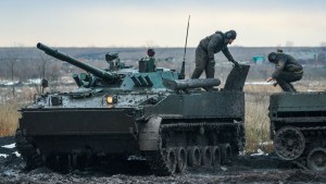 البنتاغون: روسيا تعيد نشر قواتها في دونباس استعدادا لهجوم جديد