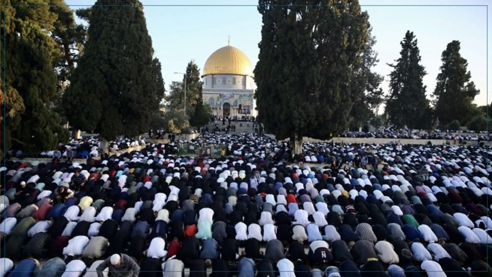 ملايين المسلمين يؤدون صلاة عيد الفطر والأقصى يستقبل 200 ألف مصل