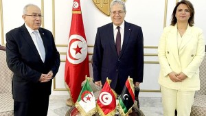 وزيرا خارجية الجزائر وليبيا يصلان إلى تونس