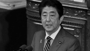 وفاة رئيس الوزراء الياباني السابق إثر تعرضه لطلق ناري