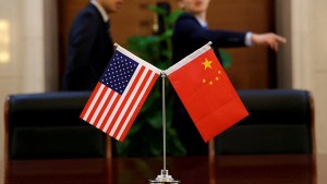 أميركا تستدعي السفير الصيني.. وبكين تفرض عقوبات على بيلوسي