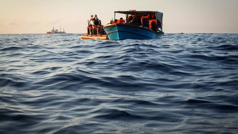 50 مفقوداً في غرق مركب للمهاجرين قبالة اليونان