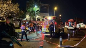 إصابة 8 اسرائيليين في هجوم مسلح على حافلة
