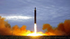 كوريا الشمالية تطلق صاروخين تزامنا مع مناورات عسكرية بين كوريا الجنوبية والولايات المتحدة
