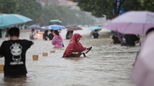 16 قتيلا وعديد المفقودين في فيضانات بشمال غرب الصين