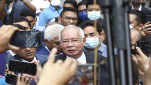 ماليزيا: السجن 12 عاما بحق رئيس الوزراء السابق