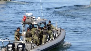 جيش البحر ينقذ 50 مهاجرا غير نظامي من الغرق