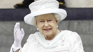 دول عربية تنكس أعلامها حدادا على رحيل ملكة بريطانيا