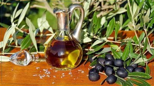 الزياني يحمّل الدولة مسؤولية تراجع إنتاج زيت الزيتون في تونس