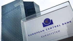البنك المركزي الأوروبي : دعوات لرفع نسبة الفائدة لمكافحة التضخم