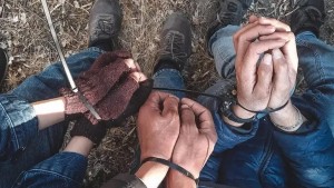 اليونان : العثور على مهاجرين ''مكبلين'' و آخرين مصابين