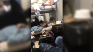 الكرباعي: احتجاز قرابة 40 تونسي في مطار بصربيا قادمين من تركيا
