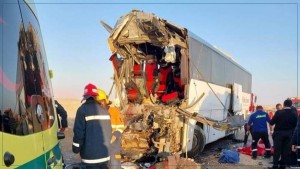 مصر: وفاة 12 شخصا في حادث اصطدام حافلة بسيارة نقل