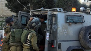 الجيش الاسرائيلي يشن حملة اعتقالات بالضفة الغربية و القدس المحتلة