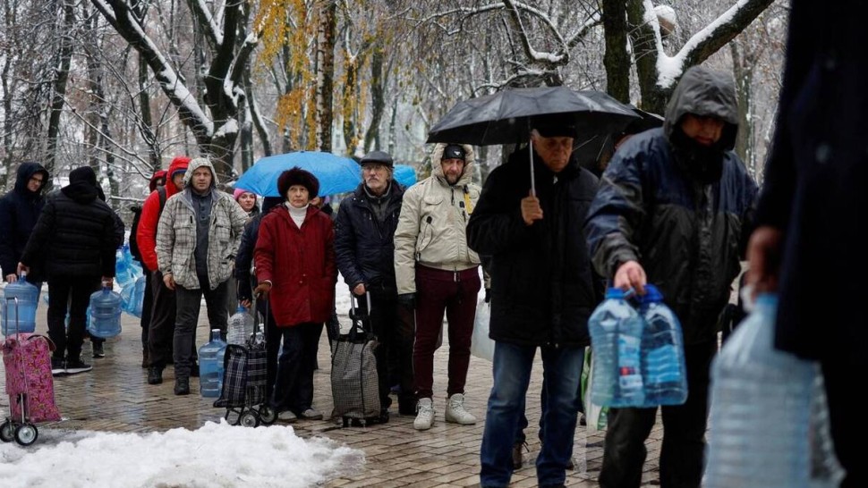 أوكرانيا : تساقط للثلوج و ملايين الأشخاص بلا كهرباء وماء وتدفئة