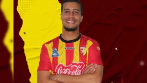 نجم المتلوي يتعاقد مع محمد أمين الأكحل