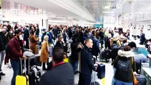 بسبب مشكلة تقنية.. آلاف المسافرين عالقون في مطارات الفلبين