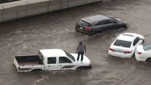السعودية: أمطار غزيرة تغرق شوارع مدينة جدة