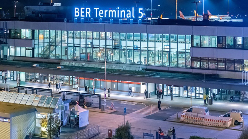 مطار برلين يلغي كافة الرحلات الجوية بسبب إضراب العاملين