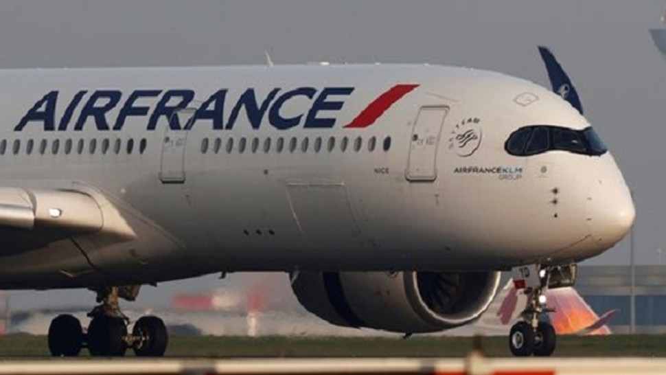انطلقت من تونس في اتجاه فرنسا: تغيير مسار هبوط طائرة بسبب وجود تهديد