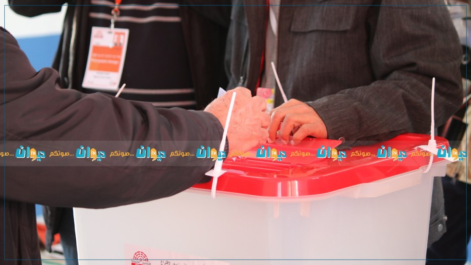 القصرين: مرشح يوزع عطايا نقدية وعينية مقابل التصويت له