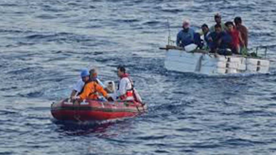 سواحل اللواتة: انقاذ مجتازين وعمليات البحث متواصلة عن 13 مفقودا