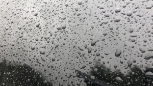 طقس اليوم : أمطار متفرقة بهذه المناطق