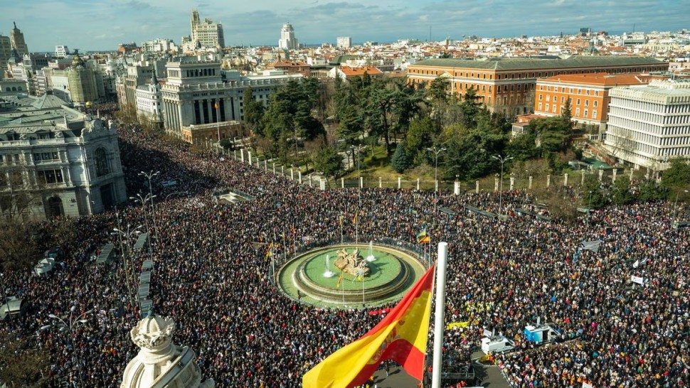مئات الآلاف يتظاهرون في مدريد تنديدا بتردي المنظومة الصحية