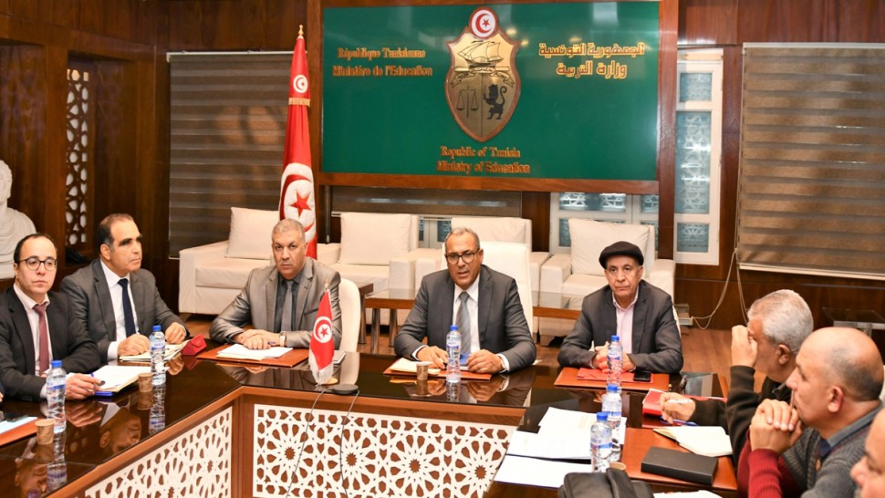 جلسة عمل بين وزارة التربية و جامعة التعليم الأساسي