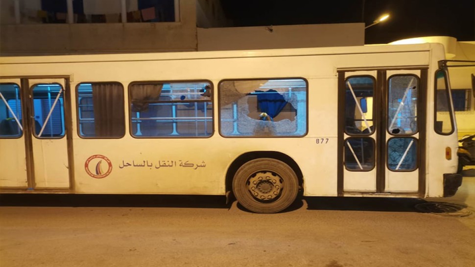 المنستير: الاحتفاظ ب 5 قصر عمدوا الى تهشيم حافلة