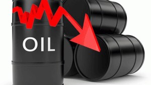 تراجع أسعار النفط وسط مخاوف الأسواق من أزمات بالبنوك