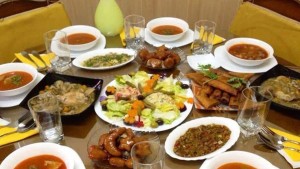 أطبّاء يحذّرون: التونسيون باتوا يستهلكون أغذية غير صحيّة ويجب اعتماد وجبة  ترتكز على الخضر في رمضان