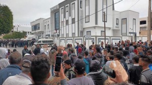 وسط تعزيزات امنية: مسيرات احتجاجية في حفوز اثر وفاة اللاعب نزار العيساوي