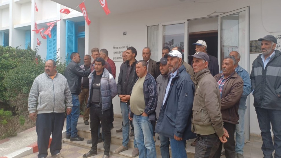 باجة: وقفة احتجاجية لعدد من الفلاحين بسبب قطع مياه الري