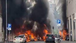انفجار وسط مدينة ميلانو الإيطالية يستبب في اشتعال عدة سيارات