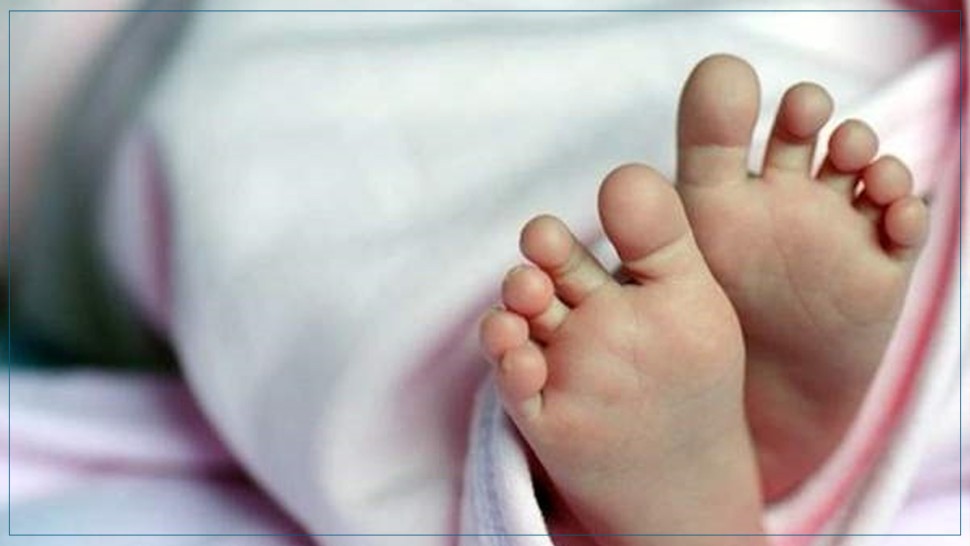 أنجبت زوجته طفلة فقتلها خنقا لأنه أراد ولدا..!