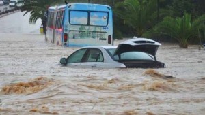 مقتل 6 أشخاص في فيضانات بالجزائر