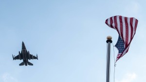 مقاتلات أميركية تطارد طائرة انتهكت المجال الجوي في واشنطن