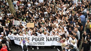 تواصل الاحتجاجات بفرنسا.. وتوجيه تهمة القتل العمد لشرطي