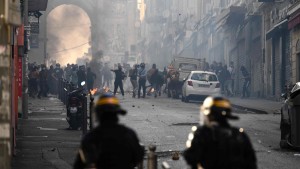 البحرين تدعو إلى خفض التصعيد والتهدئة في فرنسا