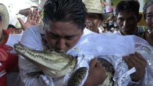 رئيس بلدية في المكسيك يتزوّج من أنثى تمساح