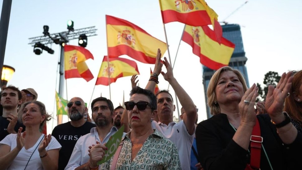 الإسبان يقترعون اليوم في انتخابات حاسمة